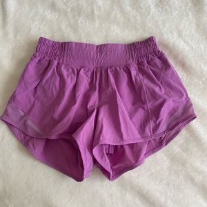 Women’s Lululemom hotty hot short. Size 2, 2.5 inch inseam LR